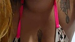 Eu saio com essa sainha na rua pra chamar aten��o dos coroa que gostam de bancar novinha