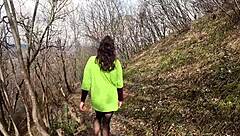 परफेक्ट गांड वाली लैटिना टीन जंगल में नंगी होकर खुद को छूती है, पेड़ों के नीचे गीली हो रही