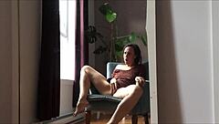 milf fingering her pussy to orgasm