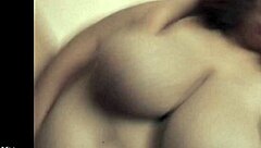 This gordinha with big tits is masturbating so casually