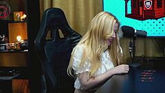 THE BRANQUINHA FROM VIAMMS GOT ON ALL FOURS ON THE PODCAST TABLE HER TINY PANTIES SHOWED HER VERY HAIRY PUSSY - P�PUM IN THE HOOD