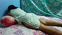 मैं अपनी हॉट वाइफ को उसके लवर से फक होते देखता हूँ जिनके बड़े टिट्स हैं