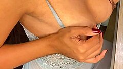 Patricinha do morro rabuda dando a buceta de quatro e gemendo alto