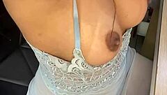 Patricinha do morro rabuda dando a buceta de quatro e gemendo alto