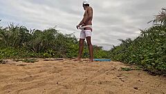 African handjob leads to cumshot on the beach