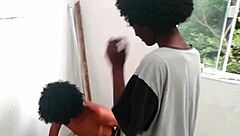 pai deixa a filha em casa com o pedreiro dotado, ele se aproveita e mete gostoso