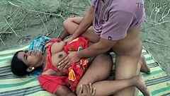 झुक जा आउटडोर डॉगीस्टाइल चुदाई के लिए मेरी बेस्ट भाभी और उसकी बड़ी नेचुरल चूचियों के साथ आखिरी बार