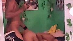 me pidió que la acompañara a su cuarto por el cargador, y pasó esto?