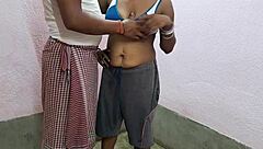 भारतीय सौतेली बहनों की टाइट चूत भरती है बनी कॉस्ट्यूम में फेटिश चुदाई