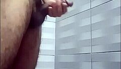 Tucacheritocacheron - Mientras Que Espero En La Ducha A Mi Vecina Me Masturbo