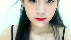 Hey, check out this Vietnamese hotgirl Em on Uplive livestream! 😊📹