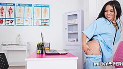 uhh, enfermera folla con doctor pervertido on her first day, so wrong!