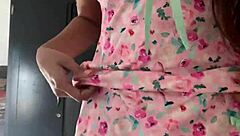 अरे यार, इस भोली लातीना टीन 18+ को पजामा में उसके बड़े नेचुरल टिट्स के साथ स्पाई कर रहा हूं 😏