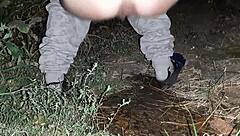 क्या होता है जब मैं अपनी स्टेपमॉम को बाहर पेशाब और मस्ती करते पकड़ती हूँ - Lesbian Illusion Girls