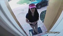 pizza delivery guy gets a blowjob for cash from teen in reality
