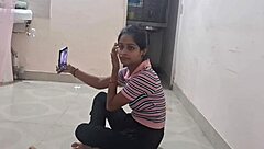 देसी जवान 18+ इंडियन गर्ल को अपनी गीली चूत में लंड गहराई से चाहिए! 🔥🍆