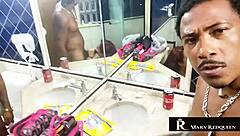 Peguei O Neg�o Tomando Banho E Ele Gozou Na Minha Buceta