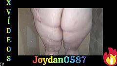 esposa se exibindo tomando banho mostrando essa bunda grande e gostosa