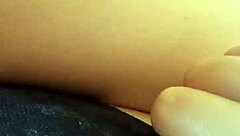 Flash fica e slip in a casual setting