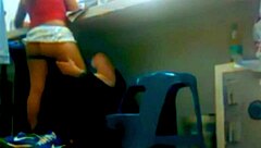 mientras estoy trabajando el hijo del patron me mete la verga