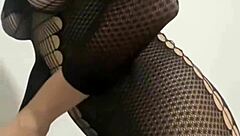 Contratei essa empregada e ela veio com esse vestido que tesão não consegui me segurar