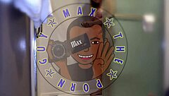 roxxxie uses mouth pussy to cover ass in cum 😈