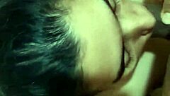 a esta jovencita le encanta chuparlo todo