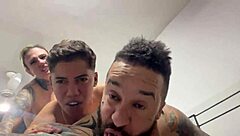 Aquele sexo gostoso sentindo a socada ate o fim no cu e na buceta no pelo ate gozar juntos