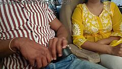 मैंने उसे कार में पब्लिक रिस्की आउटडोर में उसके बूब्स दिखाने के लिए मना लिया