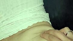 me quedo con mi hermanastra tomar una siesta y follamos sin querer