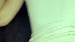 me quedo con mi hermanastra tomar una siesta y follamos sin querer