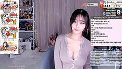 Korean girl dances cutely to connect with everyone