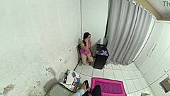 Dona De Casa Paga T�cnico Com A Bunda Enquanto Marido Esta Fora