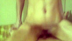 Modelo se deja coger mientras la graban