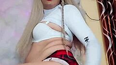 Hermosa transexual blanca nieves poses in crossdressing outfit for solo display