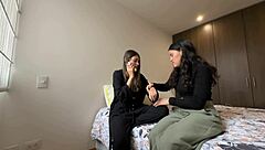 Mi mejor amiga cumple mi fantasia mientras sospecho que estoy embarazada de mi esposo