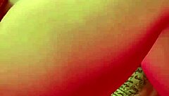 macho cogiendo duro a su puta y la hace gemir de placer mientras la penetra sin parar