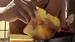 खाने के साथ खेल