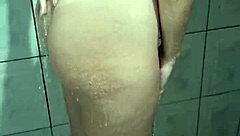 This novinha is showing off in the bath, getting ready to be fucked in part 1.