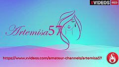 Tumbada y completamente desnuda en la cama pido ser una puta y como quiero serlo con masturbacion.