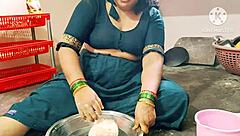 इंडियन देसि मॉम किचन में बड़ी लंड से हार्डकोर फक होती है, रफ डॉगीस्टाइल सेक्स!