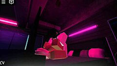 Explorando Um Trabalho Quente No Roblox Com Elementos De Jogo E Diversão.