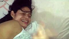 ओह वाह, ये लैटिना टीना 18+ की वर्जिन ऐस पीओवी डॉगीस्टाइल में इतनी जोर से डीप फक हुई! उसका टाइट ऐसहोल क्रिम्पाइड और ड्रिपिंग कम