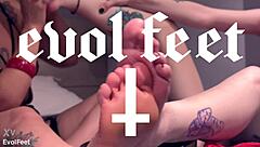 Hey, I really want you to slide your tongue right between my toes and make it feel amazing.