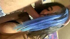 chica universitaria colombiana chupando verga enorme con pasión, recibiendo facial y lamiendo bolas