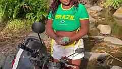 i helped this stranger girl and she wanted to head to the woods for sex with me, almost got caught 😏