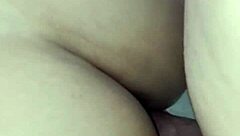 el vecino me sorprende en el baño y lo invito a acompañarme, pero termino con mi gran culo colombiano temblando