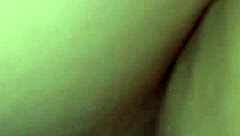 el vecino me sorprende en el baño y lo invito a acompañarme, pero termino con mi gran culo colombiano temblando