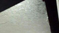 el vecino me sorprende en el baño y lo invito a acompañarme, pero termino con mi gran culo colombiano temblando