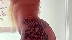 Bratzmal introduces herself in a solo crossdressing session